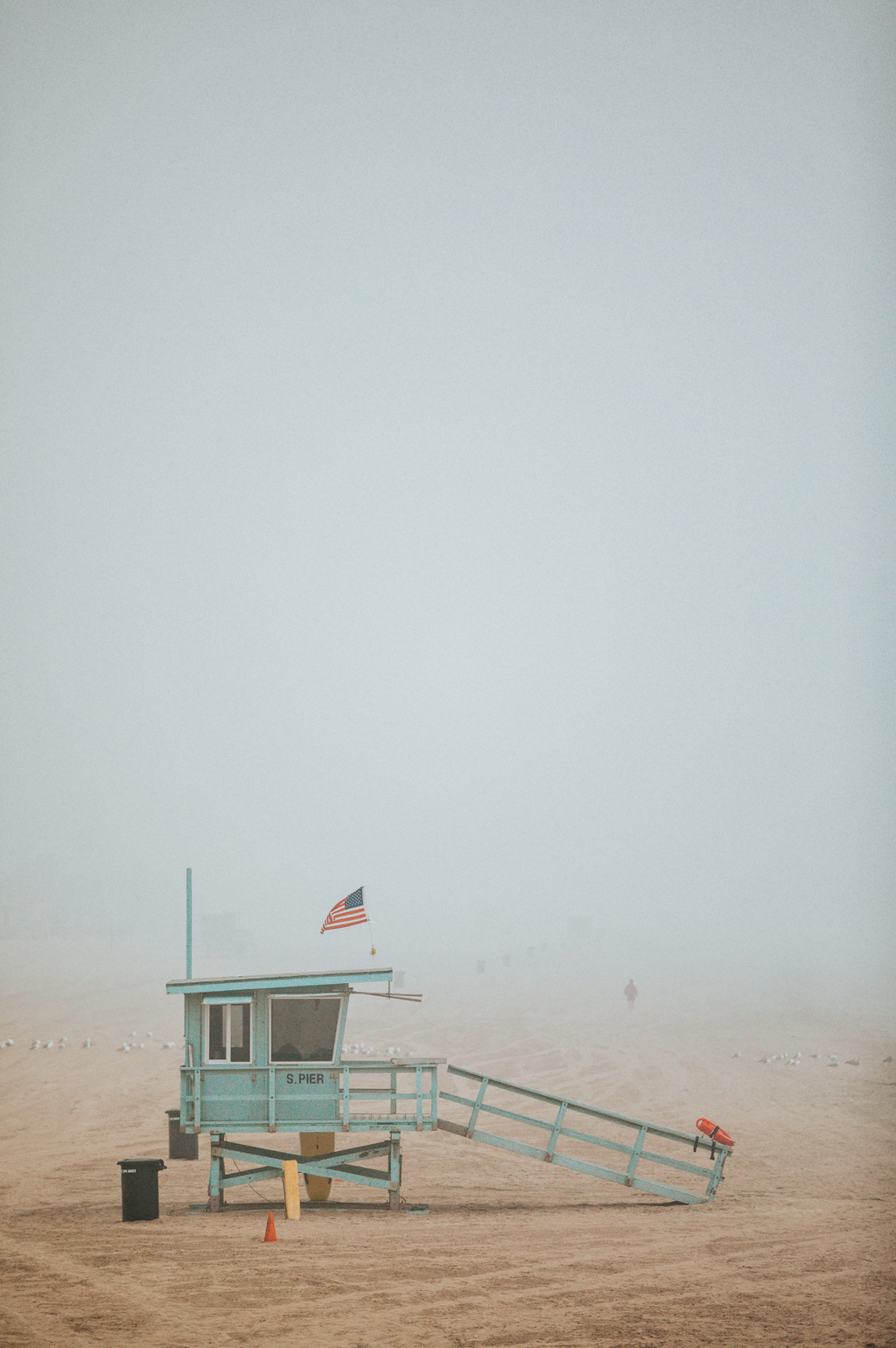 Sand + Paws California Beach House 12 oz scented candle